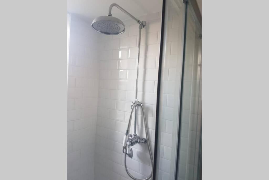 Lovely 2 Bedroom Flat Wifi Close To The Beach Bournemouth Exterior photo