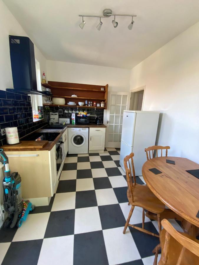 Lovely 2 Bedroom Flat Wifi Close To The Beach Bournemouth Exterior photo